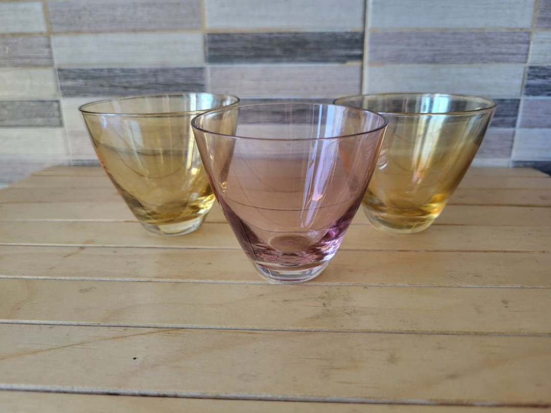 Стопки из цветного стекла - 3 шт, СССР. Картинка 1